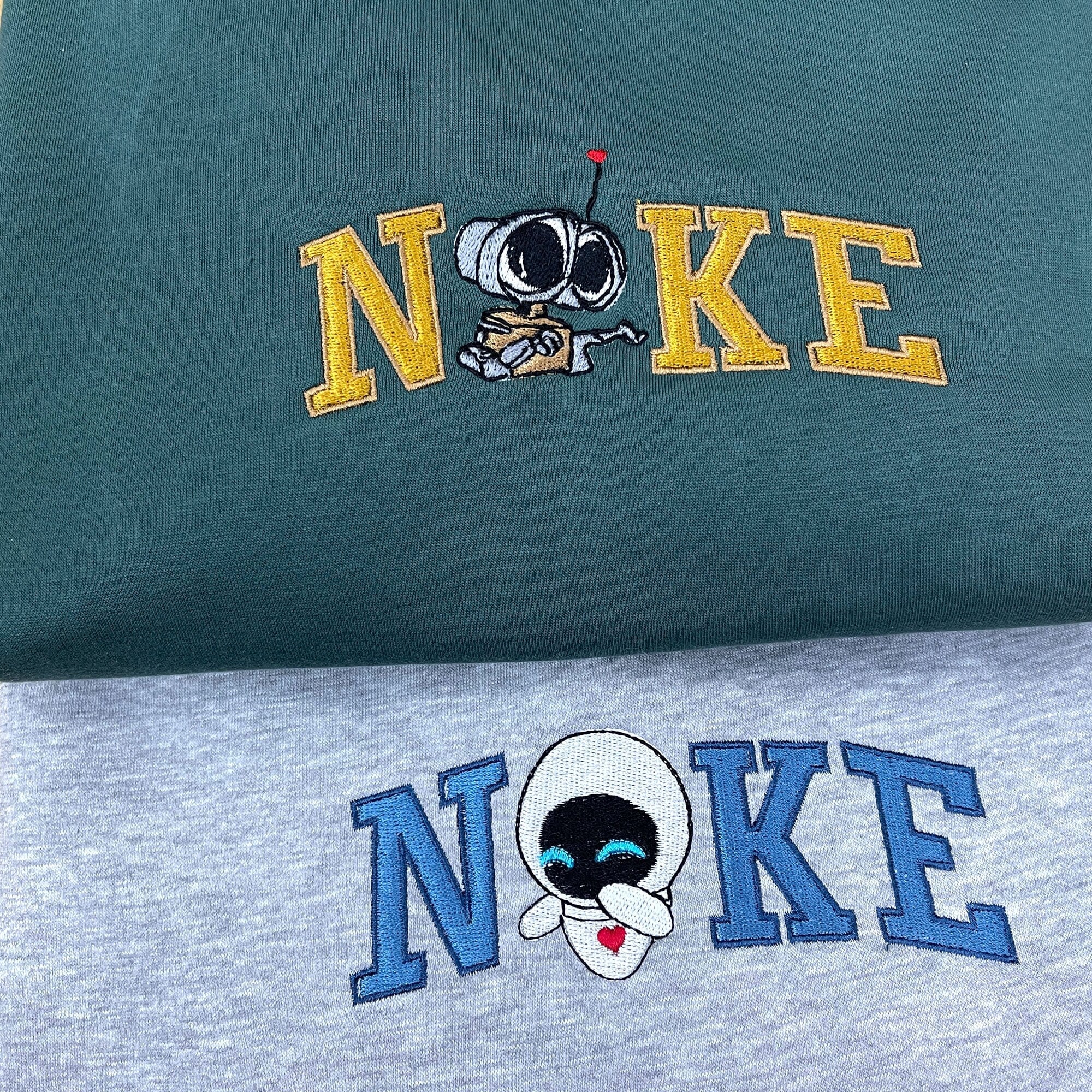 couple-cartoon-walle-x-eve-embroidered-sweater_1682277720.jpg