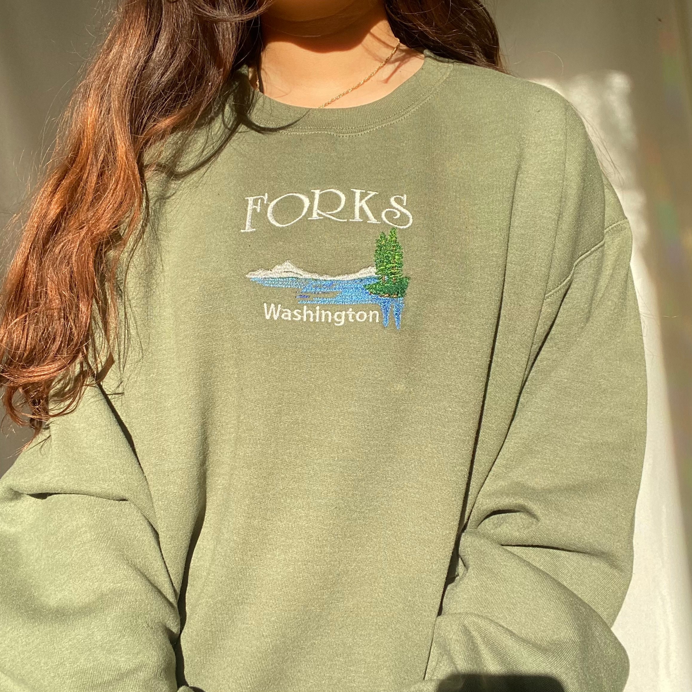 forks-washington-twilight-saga-embroidered-crewneck_1662366528.jpg